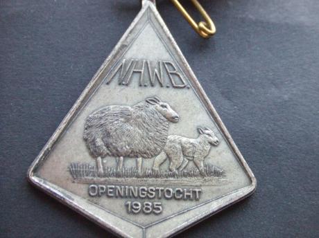 N.H.W.B.(Noord-Hollandse Wandelbond) openingstocht, schaap met lam